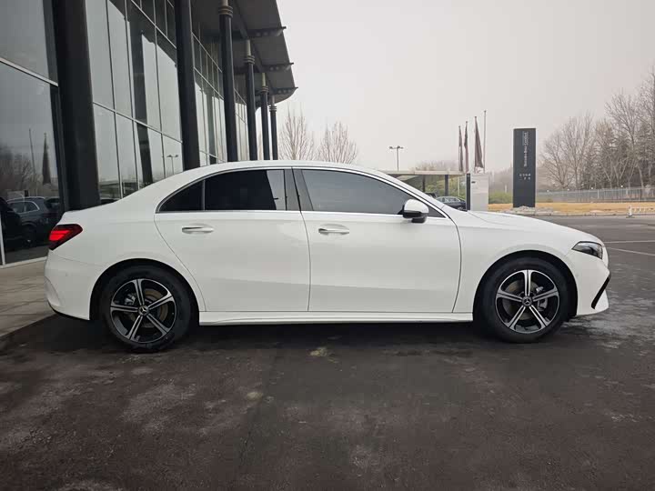 Mercedes-Benz A-Class 2024 2024款 改款 A 200 L 时尚型