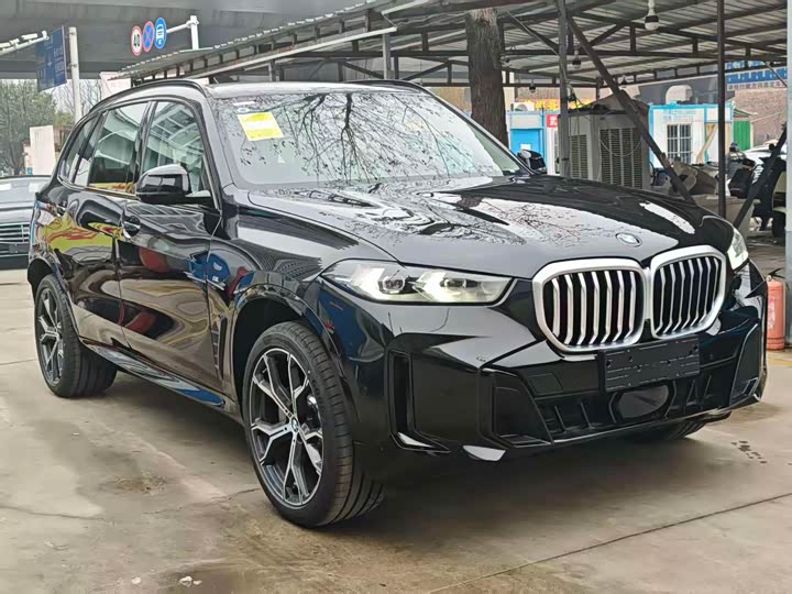 BMW X5 2025 2025款 xDrive 30Li 尊享型M运动曜夜套装
