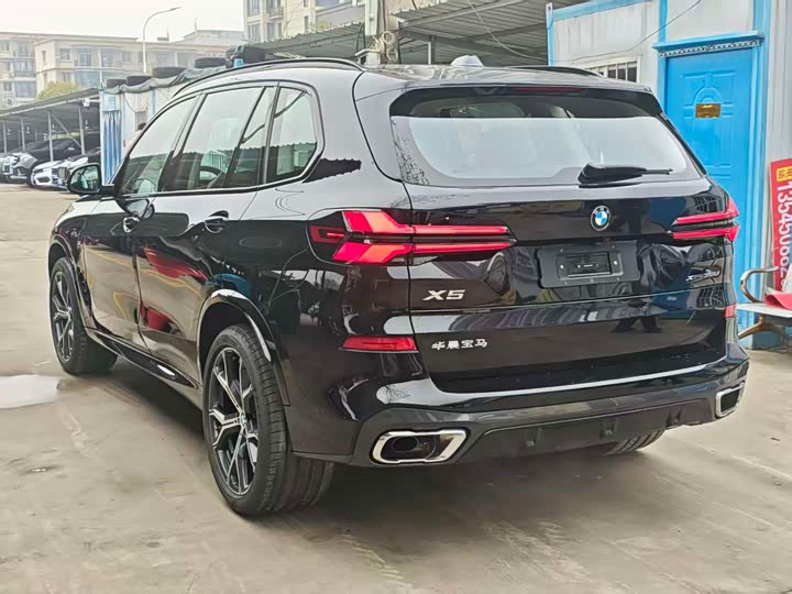 BMW X5 2025 2025款 xDrive 30Li 尊享型M运动曜夜套装