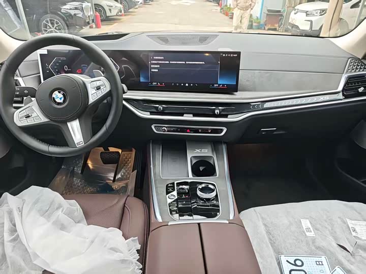 BMW X5 2025 2025款 xDrive 30Li 尊享型M运动曜夜套装