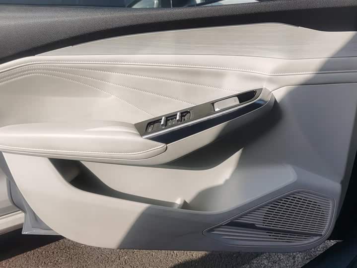 Geely Preface L 2024 2024款 油混 1.5TD 天宫版