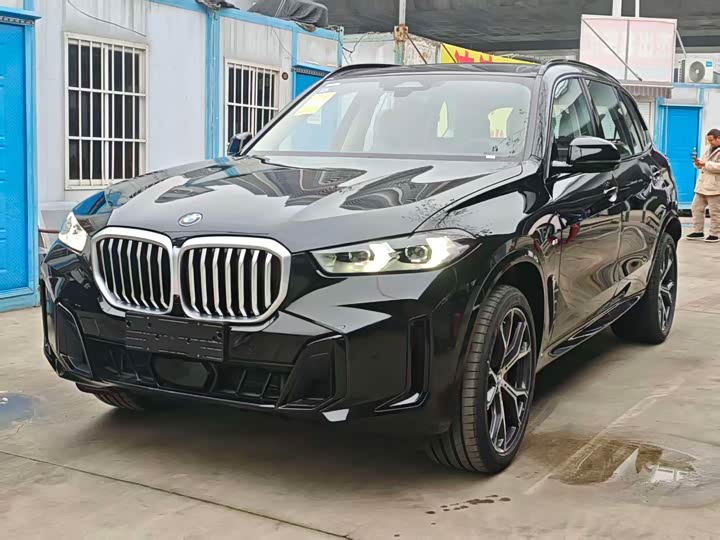 BMW X5 2025 2025款 xDrive 30Li 尊享型M运动曜夜套装