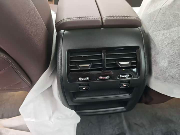 BMW X5 2025 2025款 xDrive 30Li 尊享型M运动曜夜套装