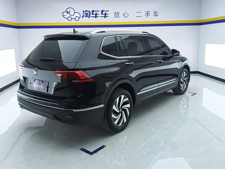 Volkswagen Tiguan L Pro 2025 2025款 出众款 300TSI 自动两驱龙腾版