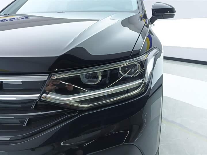 Volkswagen Tiguan L Pro 2025 2025款 出众款 300TSI 自动两驱龙腾版