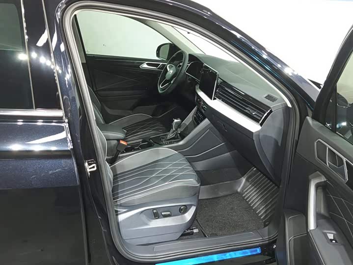 Volkswagen Tiguan L Pro 2025 2025款 出众款 300TSI 自动两驱龙腾版