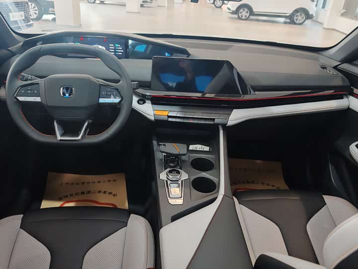 Changan UNI-V Hybrid 2024 2024款 蓝鲸智电iDD 136km 智尊型