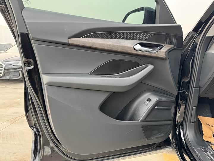 Audi Q6 2023 2023款 40 TFSI quattro 观云型 羽林套装