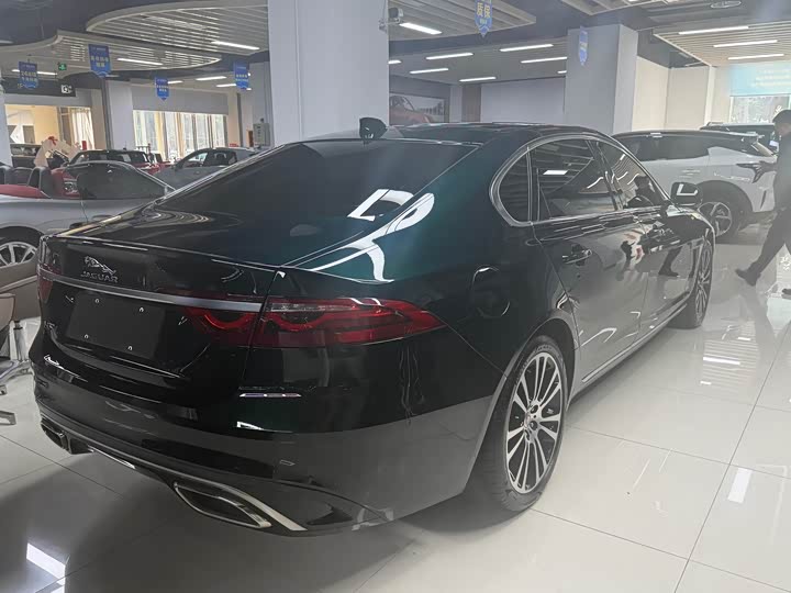 Jaguar XF L 2024 2024款 2.0T P250 两驱尊享豪华版