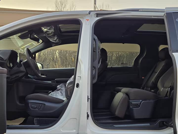 Toyota Granvia 2026 2026款 2.5L混动 尊贵PLUS四驱版