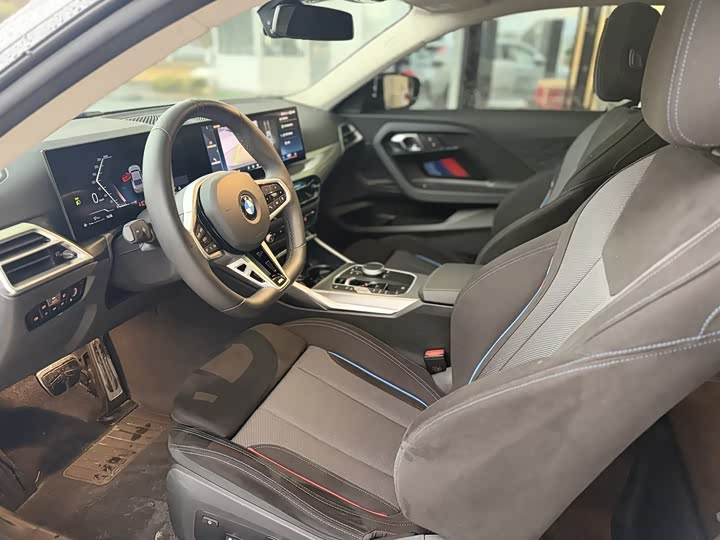 BMW 2 Series 2025 2025款 225i M运动曜夜套装