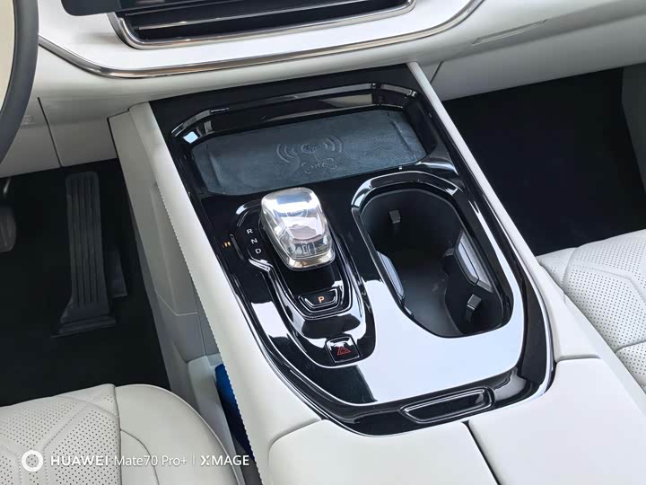 Volvo EM90 2025 2025款 Ultra 六座