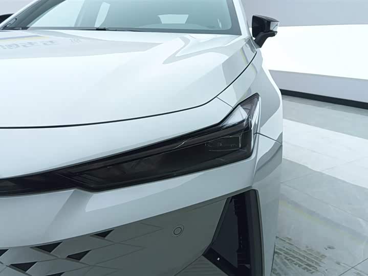 Changan UNI-V Hybrid 2024 2024款 蓝鲸智电iDD 136km 智酷型