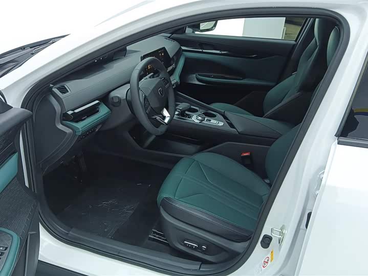 Changan UNI-V Hybrid 2024 2024款 蓝鲸智电iDD 136km 智酷型