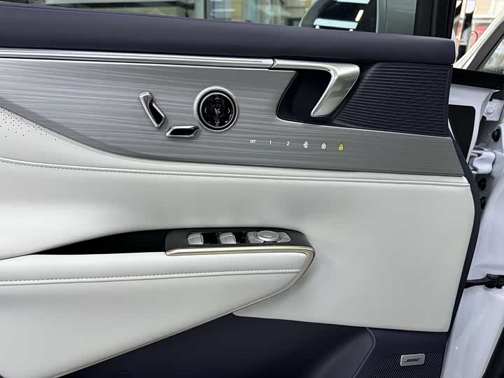 Buick GL8 Hybrid 2026 2026款 陆尊 尊享版