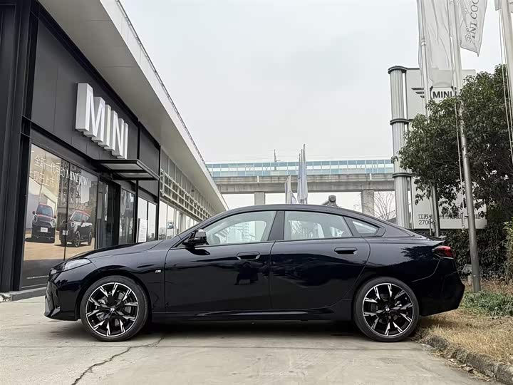 BMW 2 Series 2025 2025款 225L M运动曜夜套装