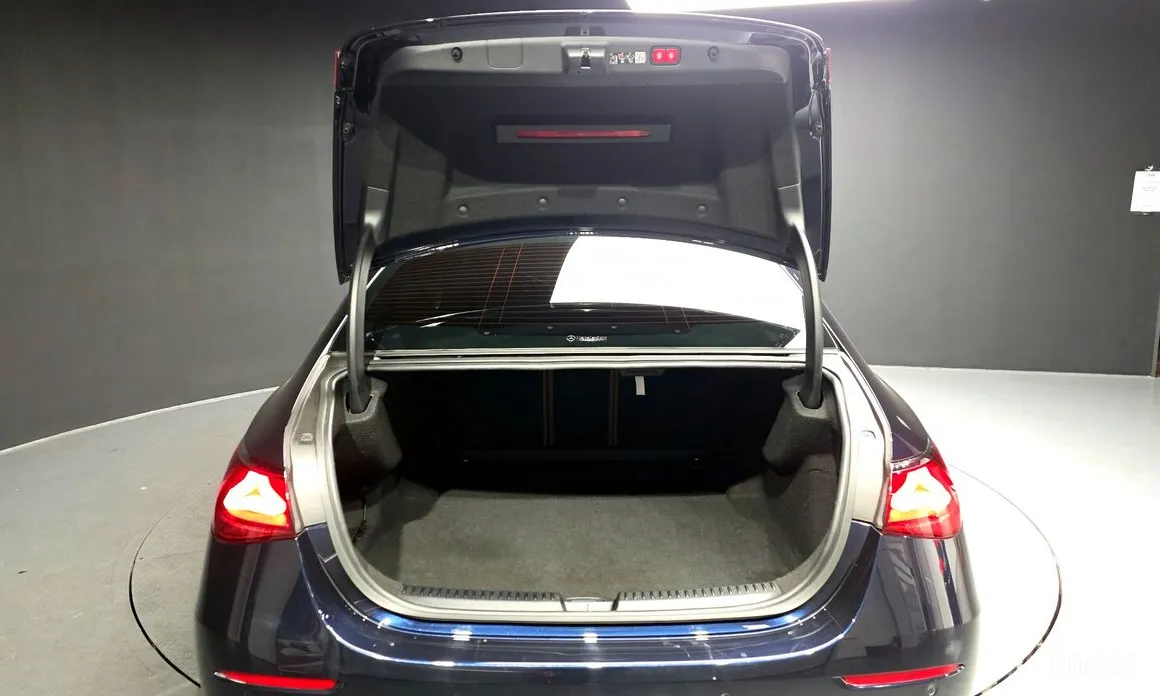 Mercedes-Benz E-Class 2024 E200 Avantgarde