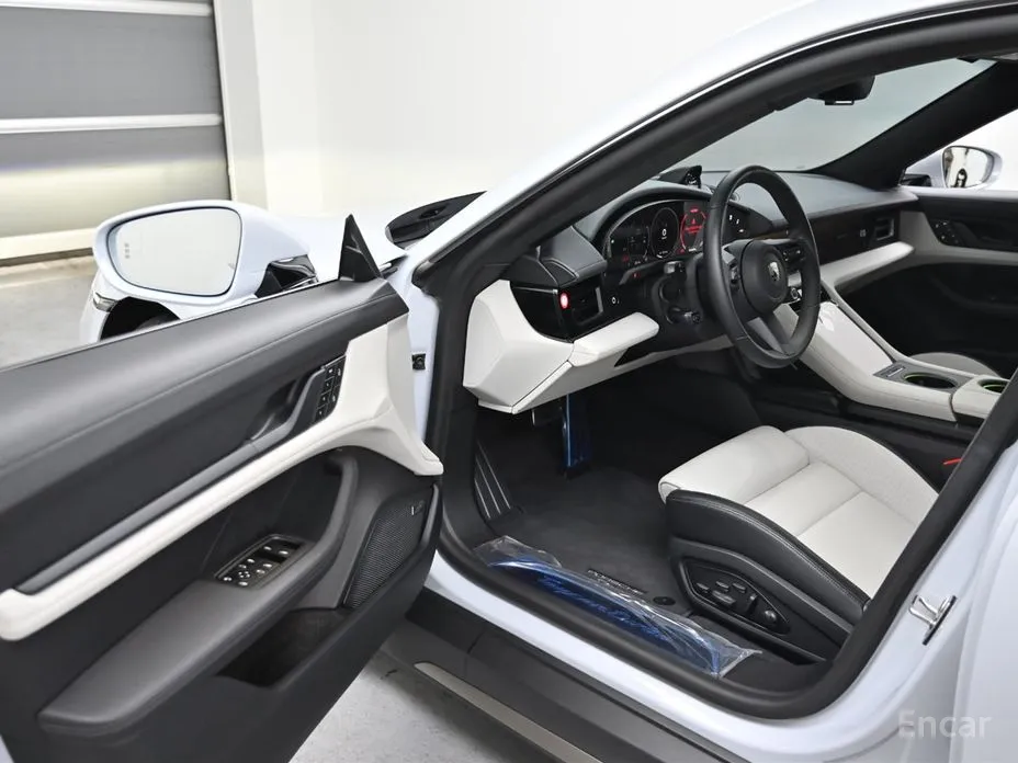 Porsche Taycan 2020 Turbo