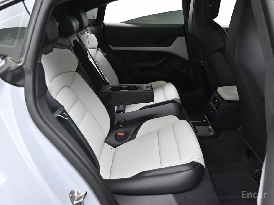 Porsche Taycan 2020 Turbo