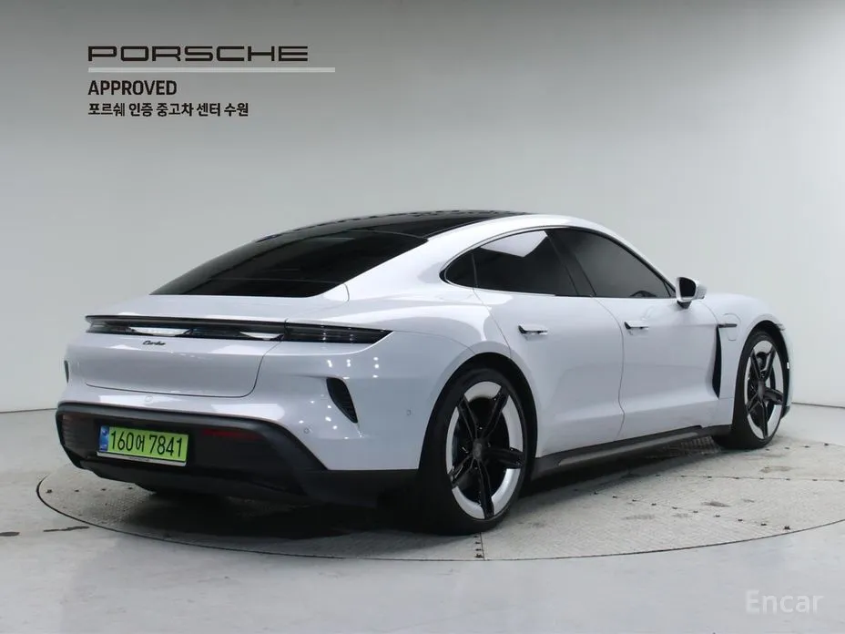 Porsche Taycan 2020 Turbo