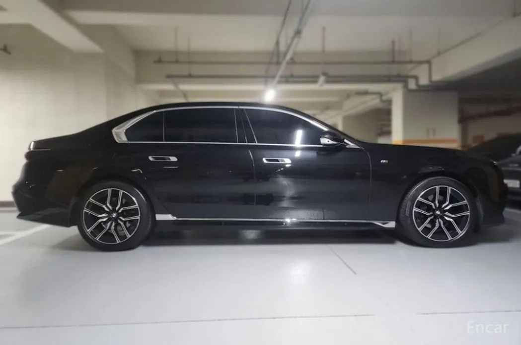 BMW 7 Series 2022 740d xDrive M Sport