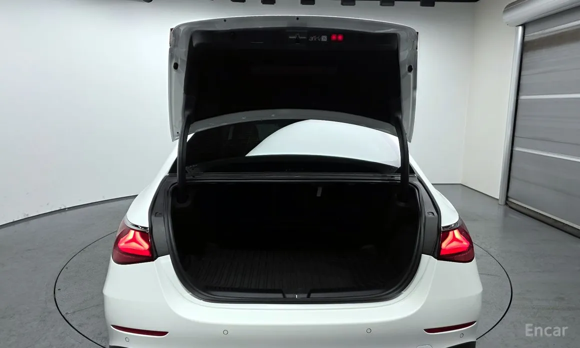 Mercedes-Benz E-Class 2024 E200 Avantgarde Limited