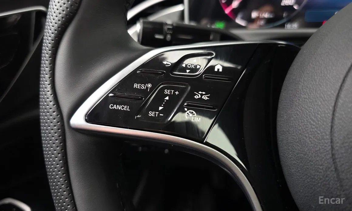 Mercedes-Benz E-Class 2024 E200 Avantgarde