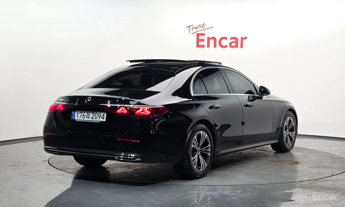 Mercedes-Benz E-Class 2024 E200 Avantgarde