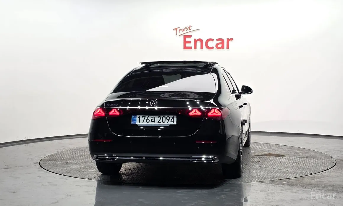 Mercedes-Benz E-Class 2024 E200 Avantgarde