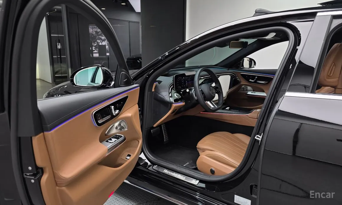 Mercedes-Benz E-Class 2024 E300 4MATIC AMG Line