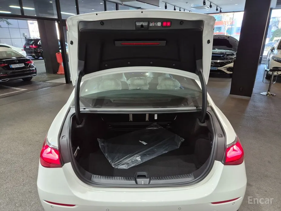 Mercedes-Benz E-Class 2024 E200 Avantgarde