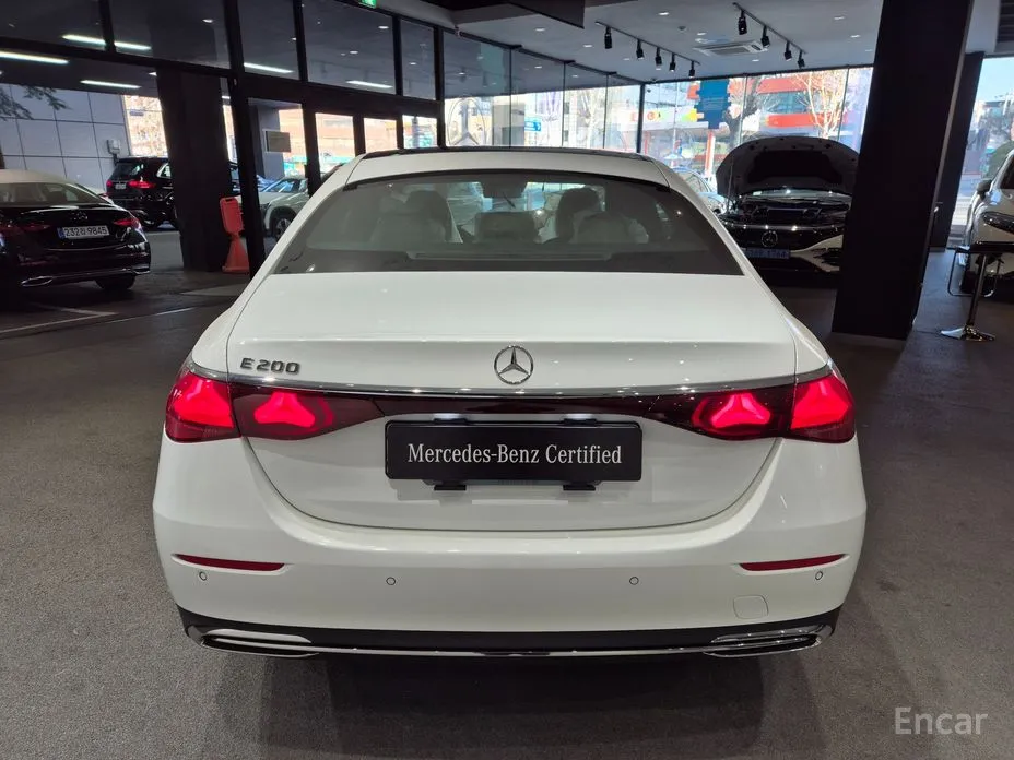 Mercedes-Benz E-Class 2024 E200 Avantgarde