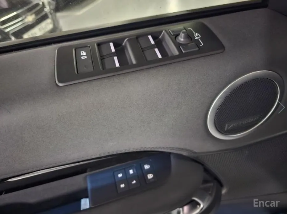 Land Rover Discovery 2017 2.0 P300 SE