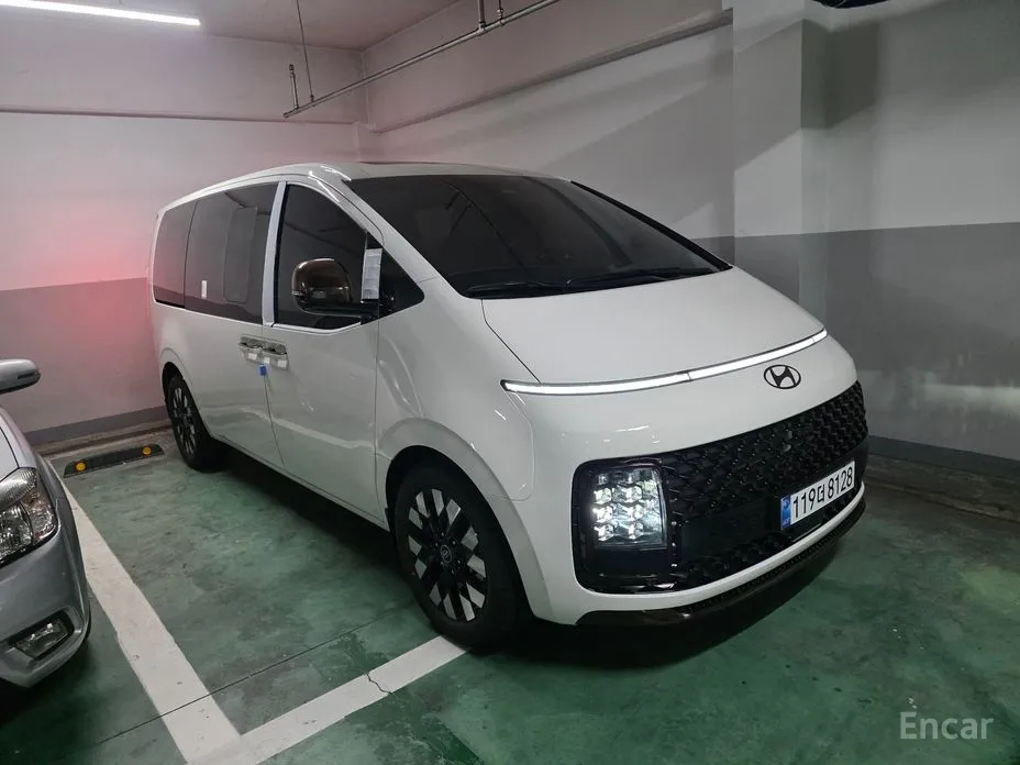 Hyundai Staria 2021 4WD Lounge 9-Seater