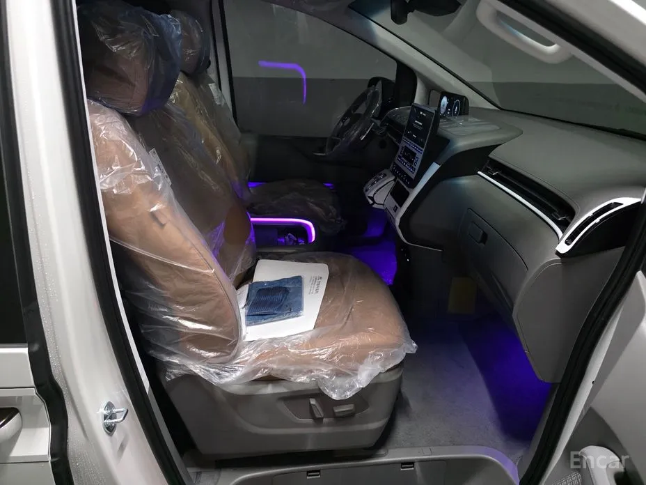 Hyundai Staria 2021 4WD Lounge 9-Seater