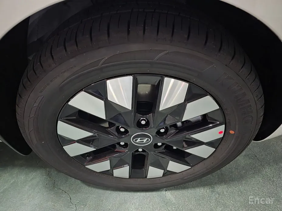 Hyundai Staria 2021 4WD Lounge 9-Seater