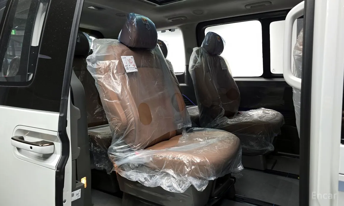 Hyundai Staria 2021 4WD Lounge 9-Seater