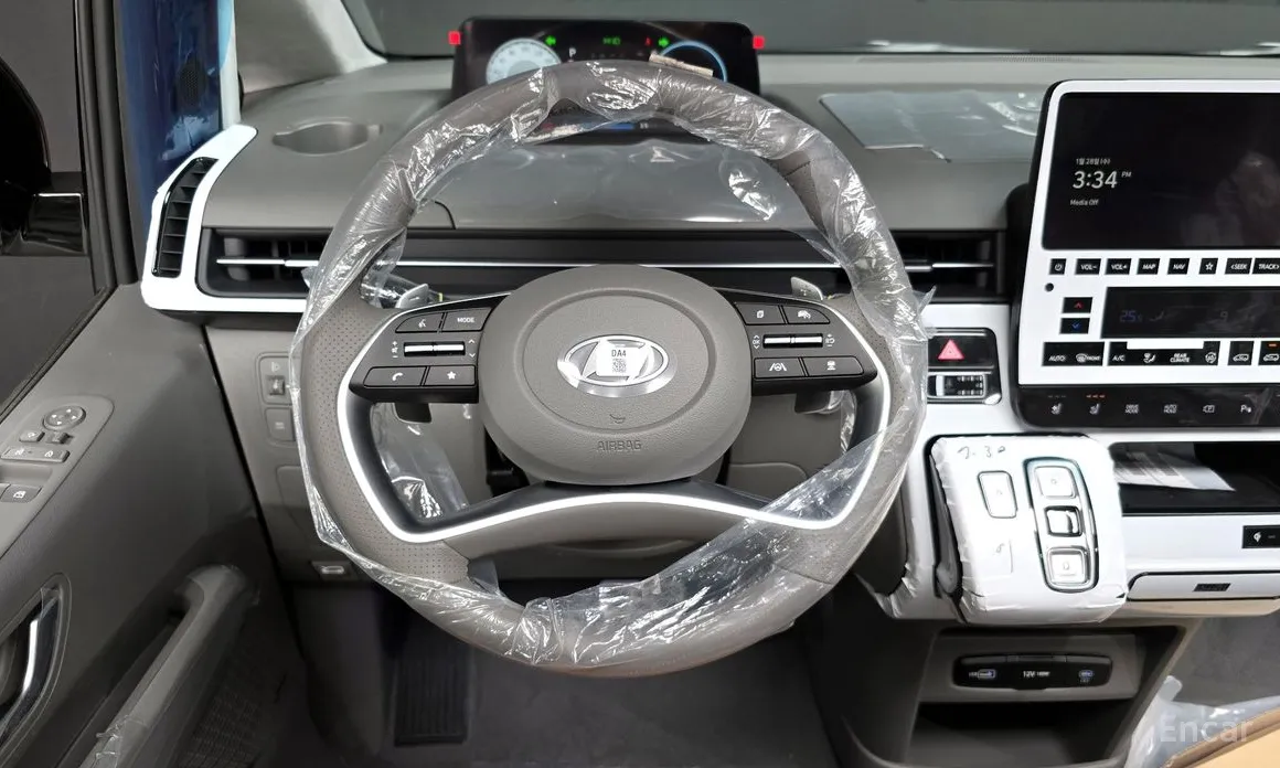 Hyundai Staria 2021 4WD Lounge 9-Seater