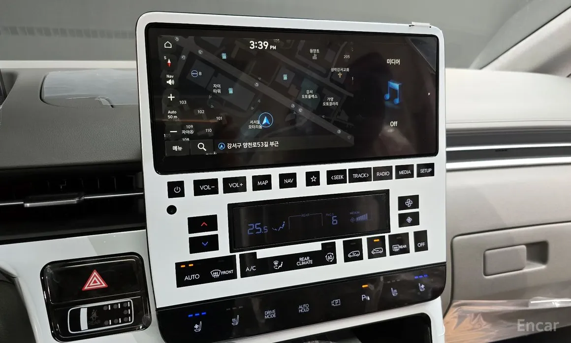 Hyundai Staria 2021 4WD Lounge 9-Seater