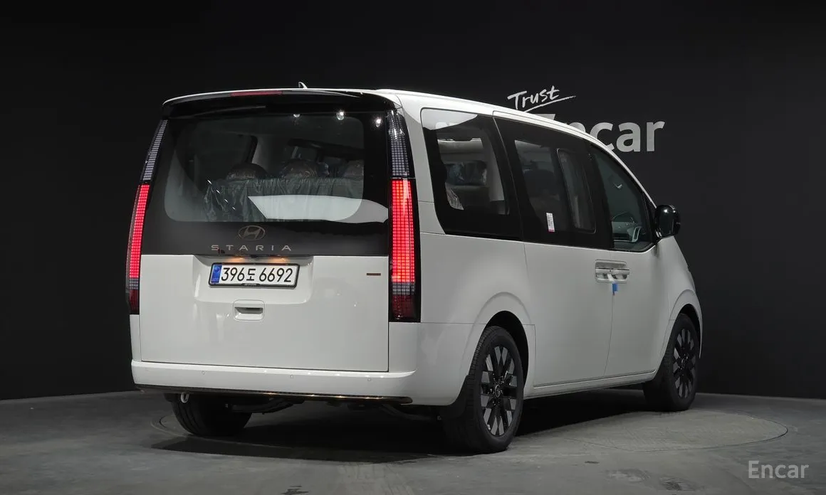Hyundai Staria 2021 4WD Lounge 9-Seater