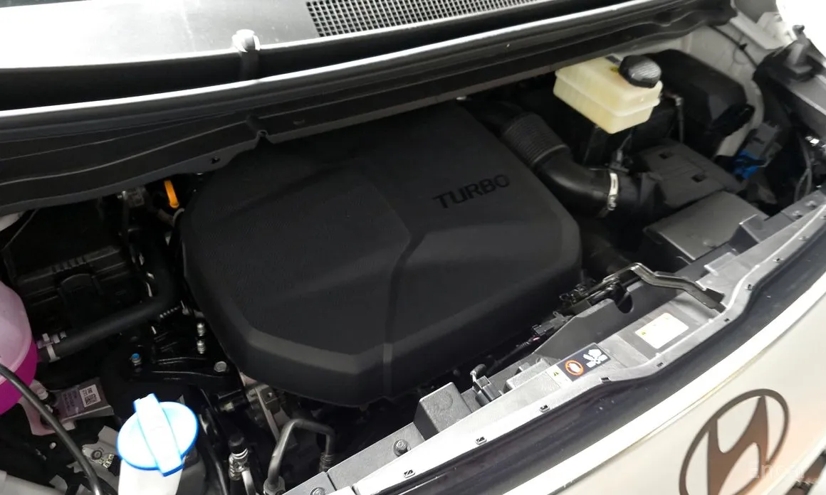 Hyundai Staria 2021 4WD Lounge 9-Seater