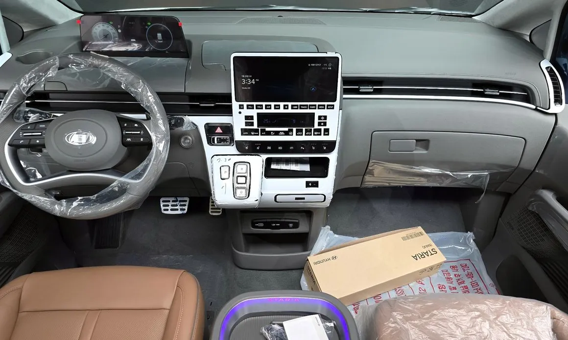 Hyundai Staria 2021 4WD Lounge 9-Seater