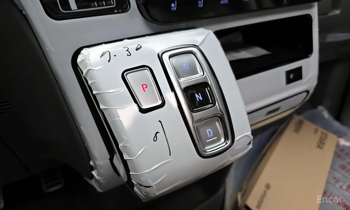 Hyundai Staria 2021 4WD Lounge 9-Seater