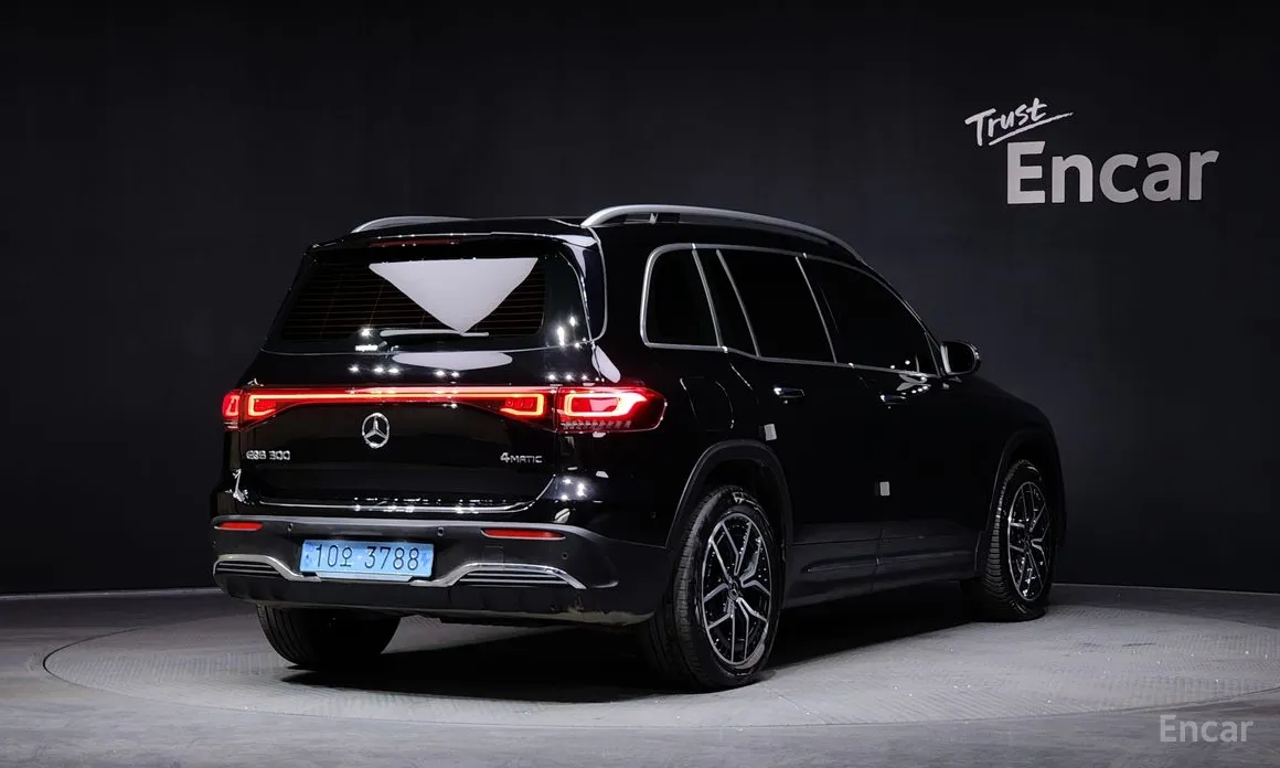 Mercedes-Benz EQB 2022 EQB300 4MATIC AMG Line