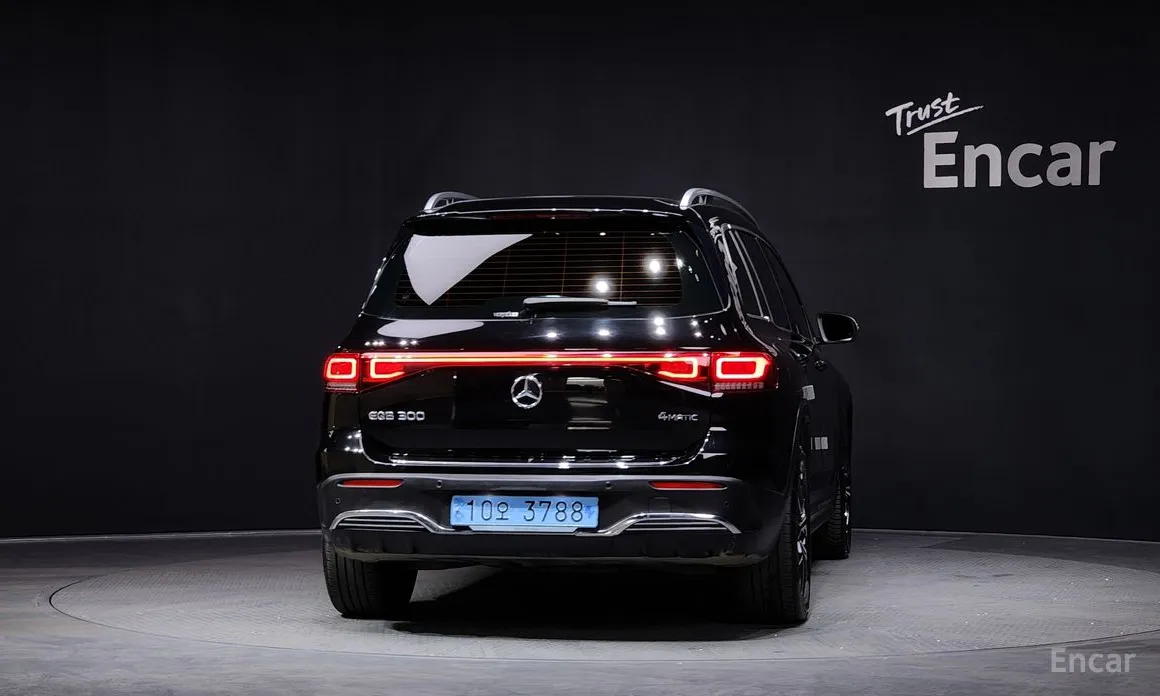 Mercedes-Benz EQB 2022 EQB300 4MATIC AMG Line