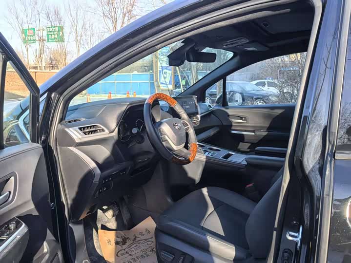 Toyota Sienna 2024 2024款 2.5L混动 四驱豪华版