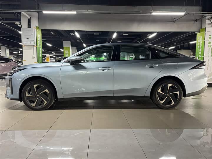 Geely Galaxy L6 2025 2025款 EM-i 140km 星舰版