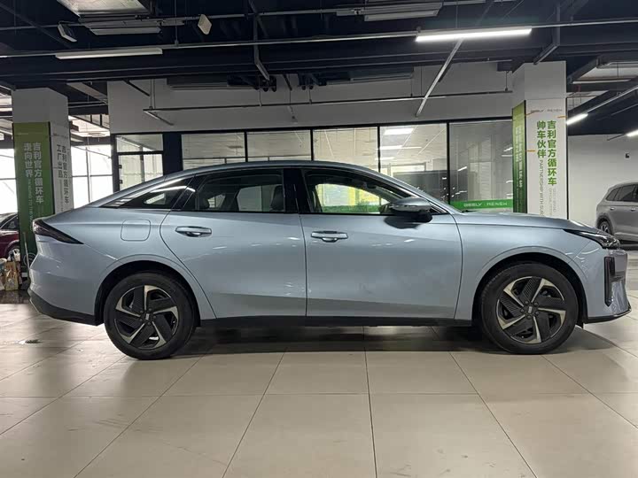 Geely Galaxy L6 2025 2025款 EM-i 140km 星舰版