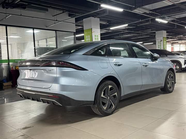 Geely Galaxy L6 2025 2025款 EM-i 140km 星舰版