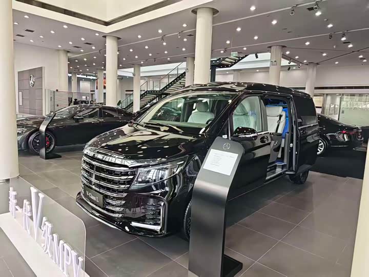 Mercedes-Benz V-Class 2024 2024款 V 300 L 长轴距尊贵版